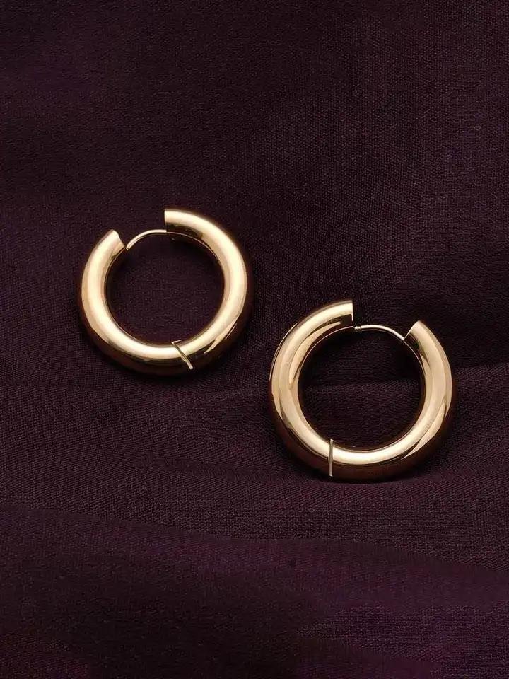 Elegant Gold Hoop Earrings – A Timeless Style for Modern Women