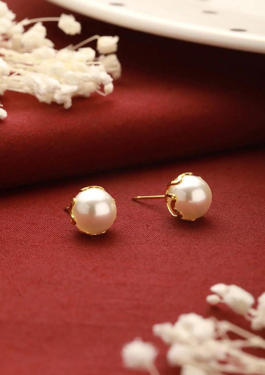 Classic Pearl Stud Earrings – Timeless Elegance for Everyday Style