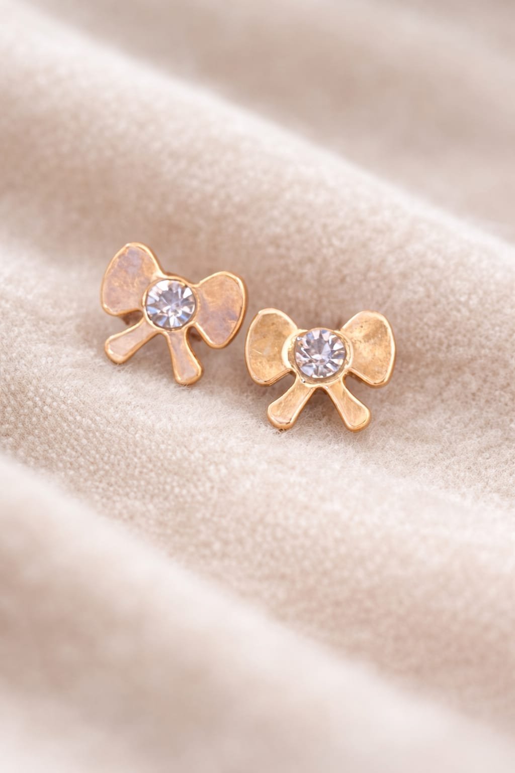 Elegant Bow Stud Earrings: A Perfect Combination of Style and Simplicity